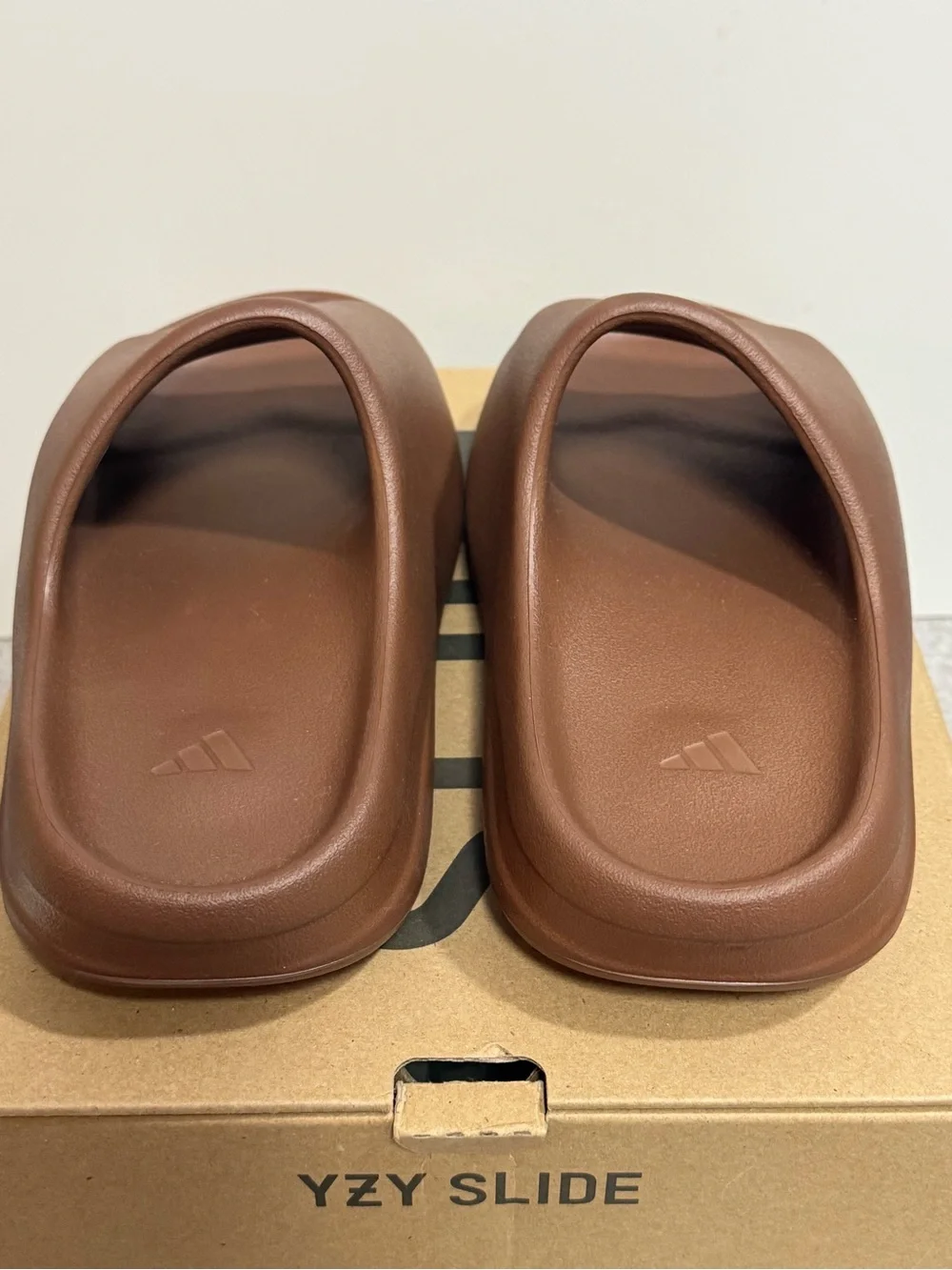 adidas Yeezy Slide Flax Size 4 Men/ 5 Women (Tried On) FZ5896